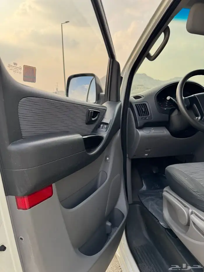 هونداي H1 مخزنه 2012 تم البيع 12