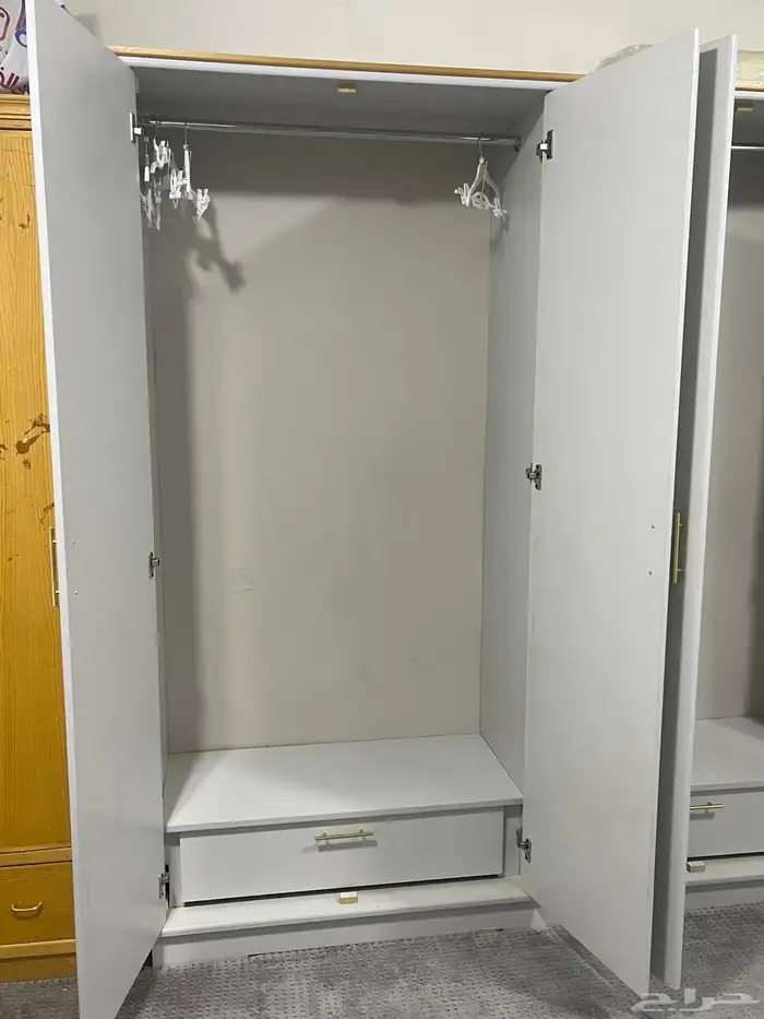 دولاب خشبي 1