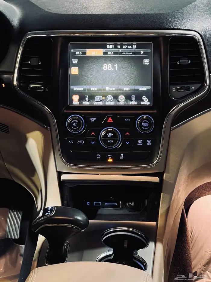 شيروكي لميتيد 2015 V8 بحاله ممتازه 14