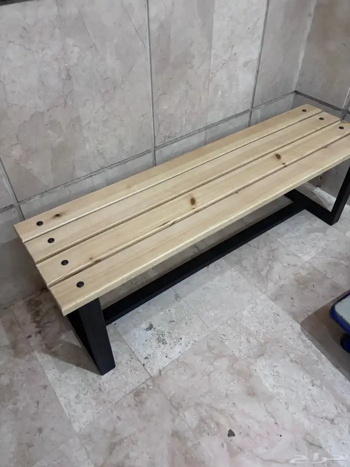 كرسي خشبي قاعده حديد وطاوله 19