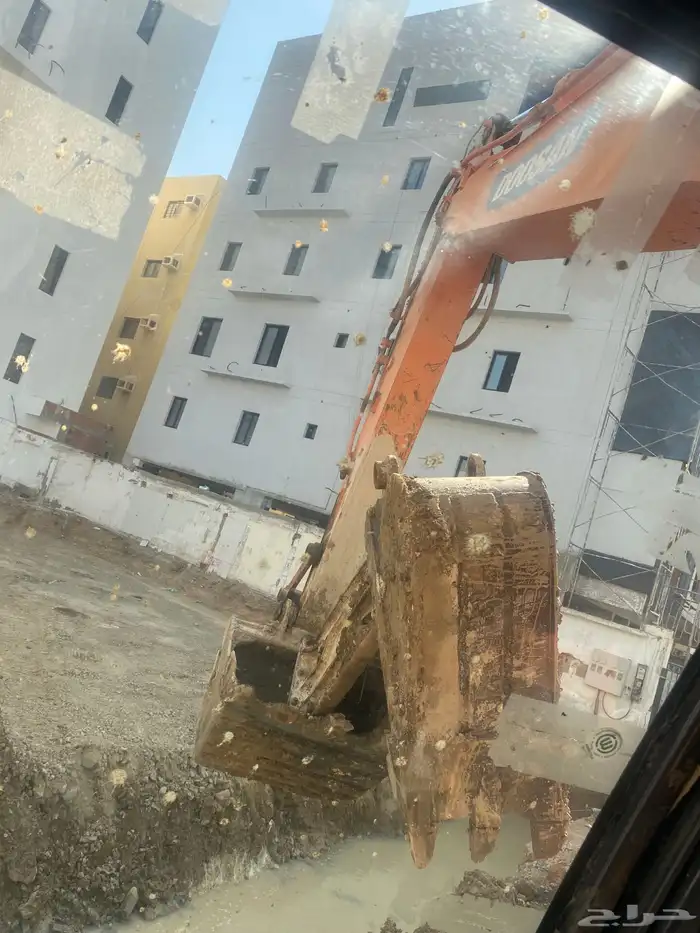 بوكلين حفار للايجار هدم وحفر الاراضي في جده 2