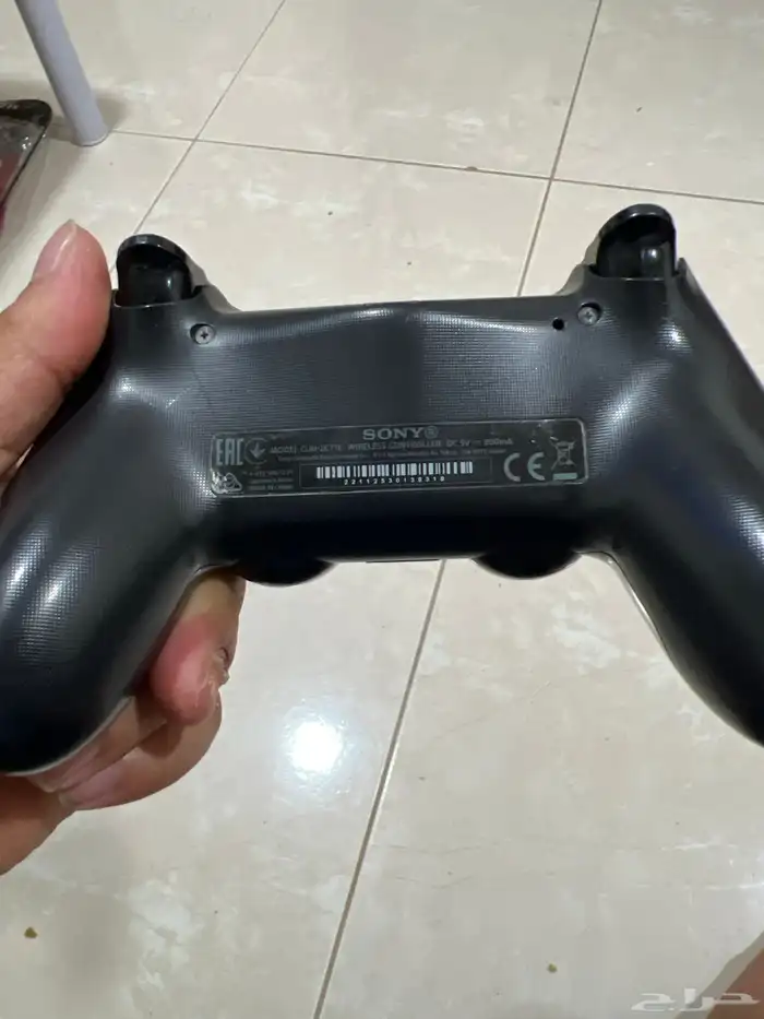يد سوني بلاستيشن4 pro 3