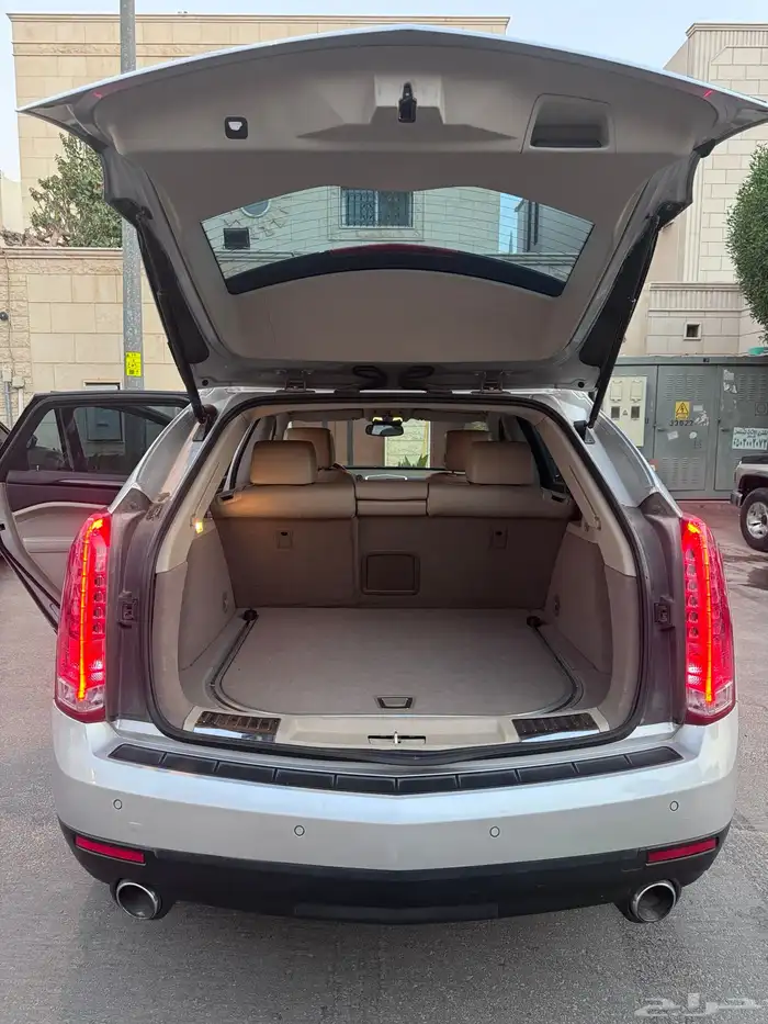 للبيع جيب كاديلاك 2011 SRX 3