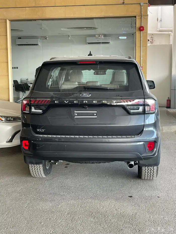فورد ايفريست XLT نص فل بنزين 2025 متوفر لدى الحسن 3