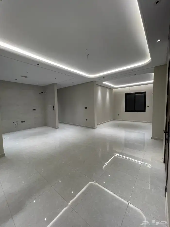 شقة فاخرة للتمليك بحي الصفا تتكون من 5 غرف 0