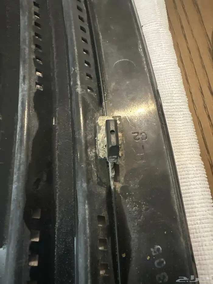 غطاء كبوت سلفرادو 2500 hd ملاحظة  يوجد كسر في احد الكلبسات 0