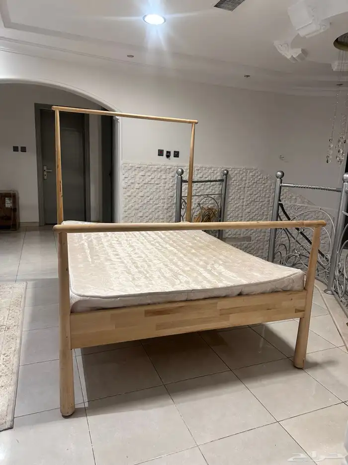 سرير خشب من إيكيا 0