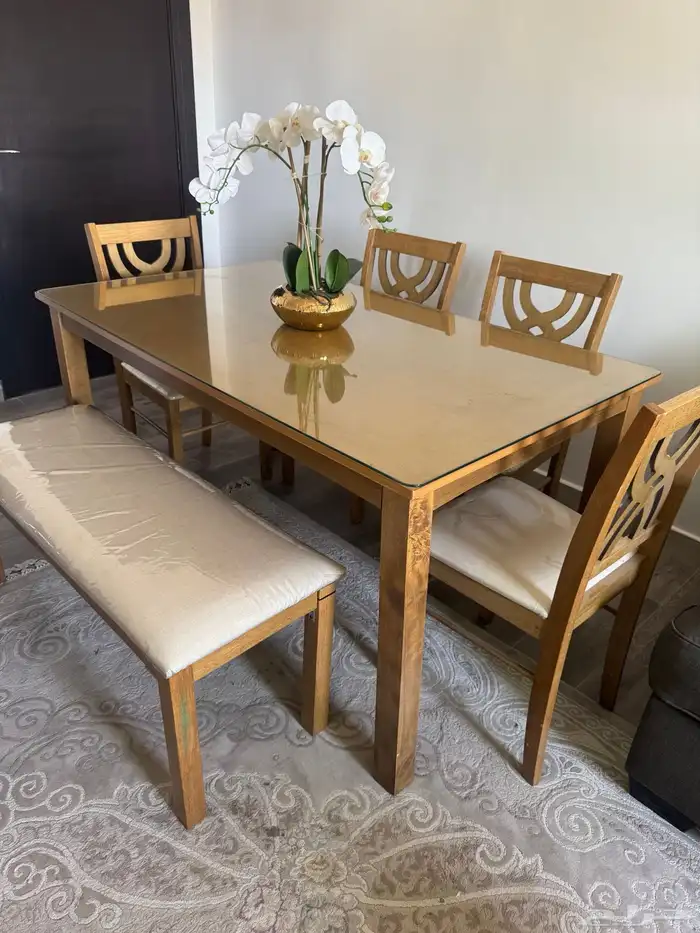 للبيع طاولة طعام من سنتربوين 1