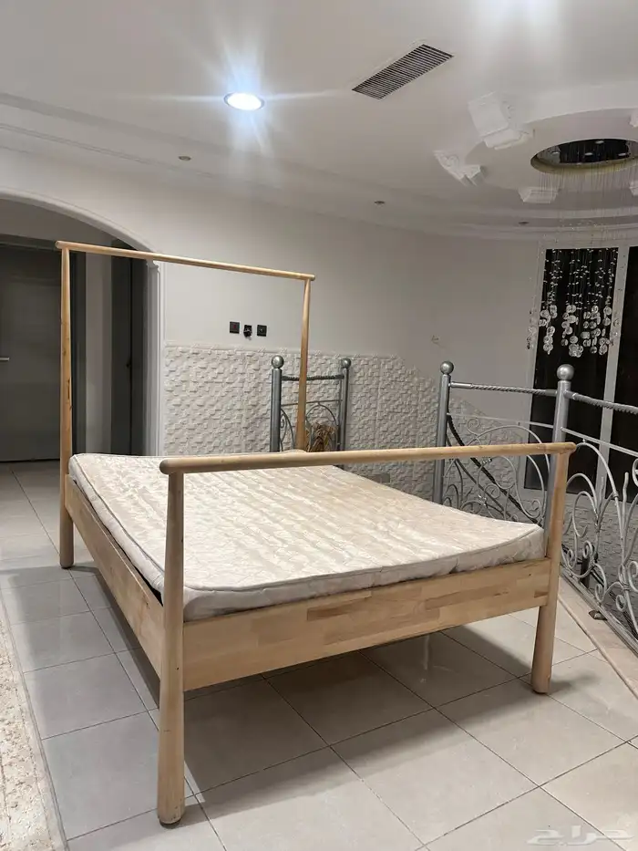 سرير خشب من إيكيا 1