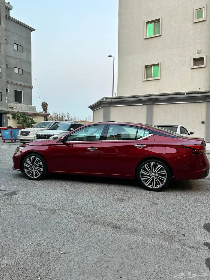 نيسان التيما 3