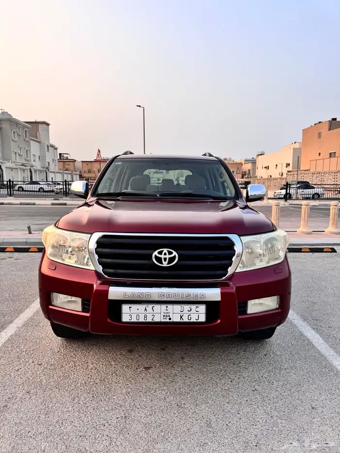 لاندكروزر 2011 1