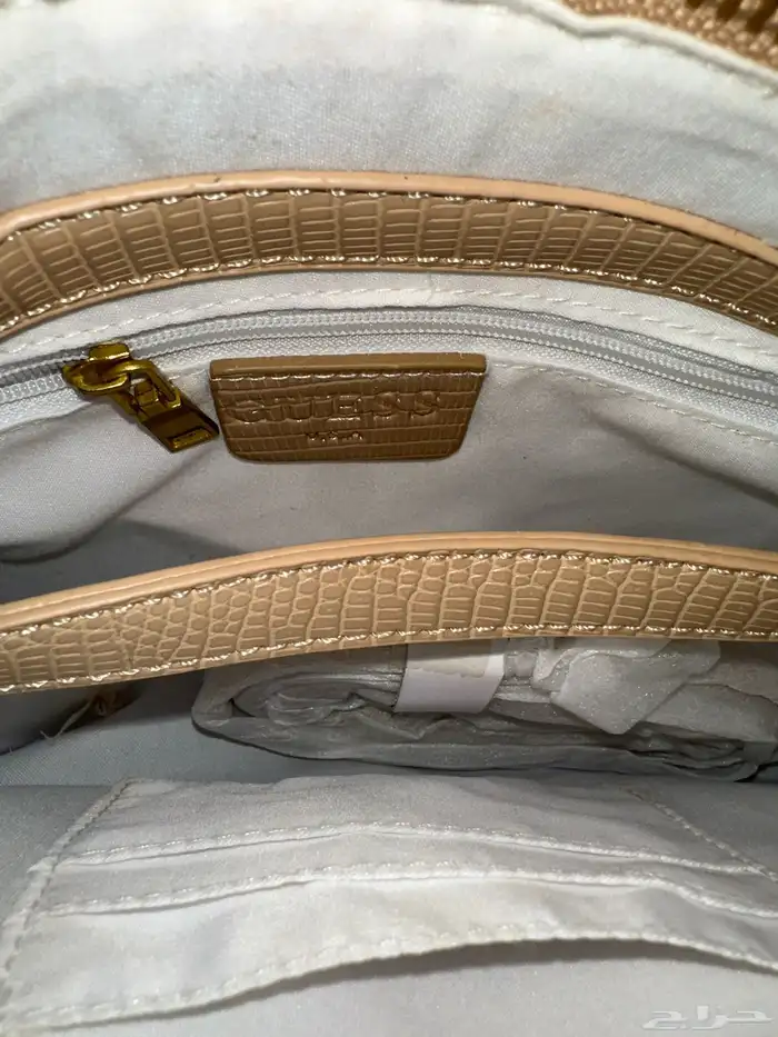 شنطة ماركة GUESS جديدددة ما استعبلة ابدا  نظيفه وغير مستعمله 2