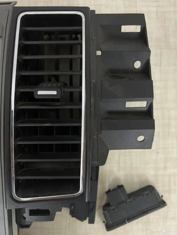 شاشة فورد تورس 2011 وريش مكيف وازرار عداد الزيت 3