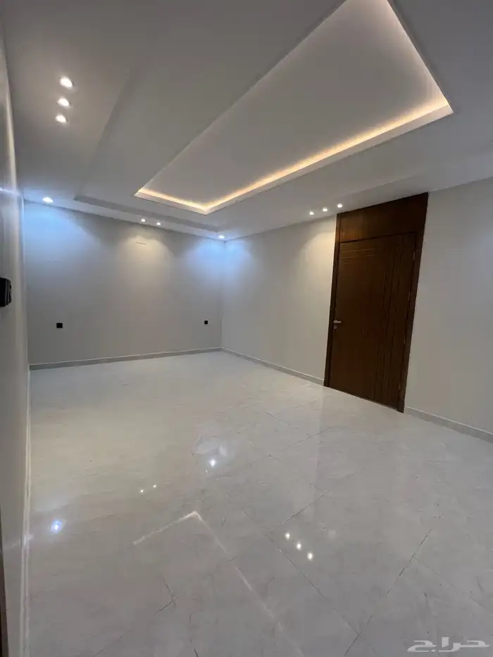 للبيع فيلا راقية دورين و ملحق احد رفيدة حي العزيزية 6