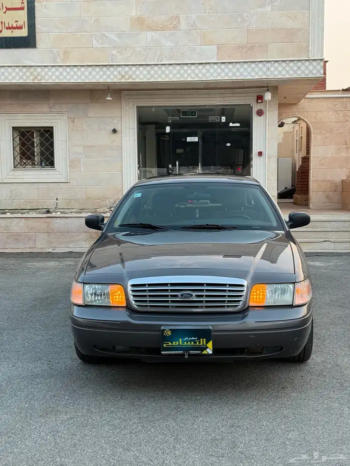 للبيع فورد فكتوريا 2010 شرط 1