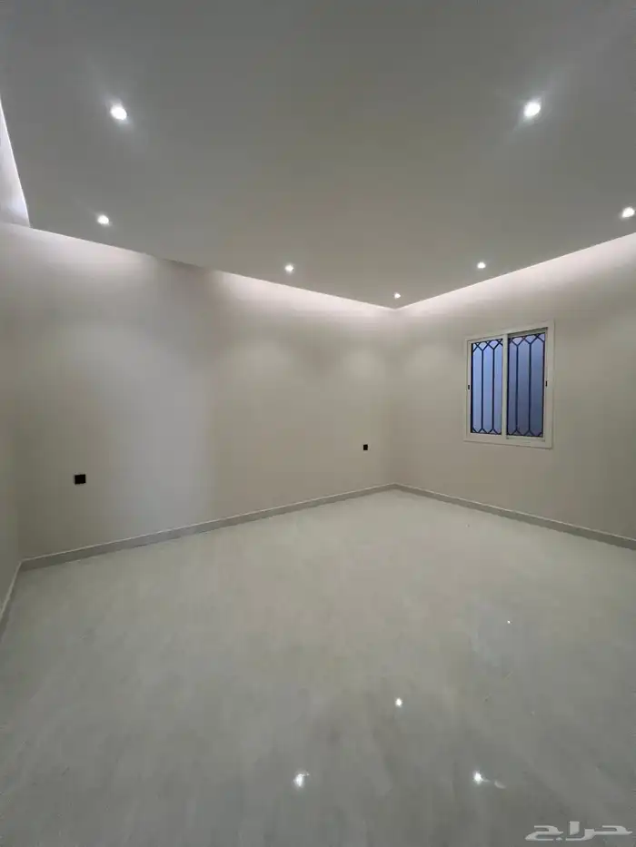 للبيع فيلا راقية دورين و ملحق احد رفيدة حي العزيزية 26