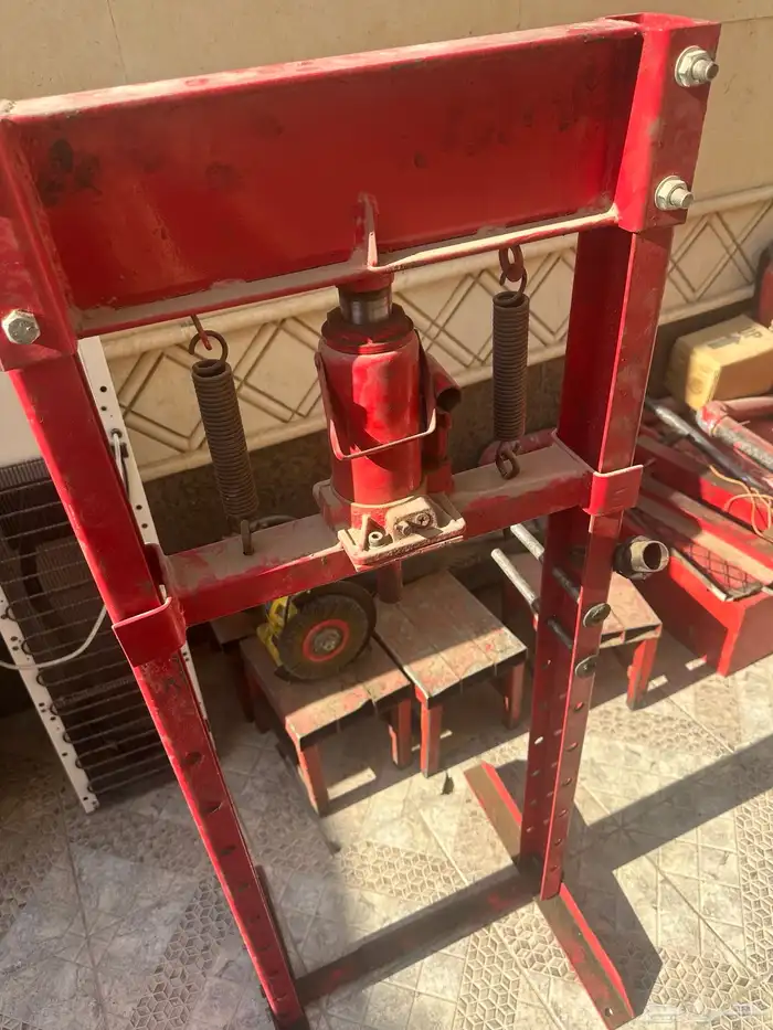 للبيع معدات ورشة سيارات 16