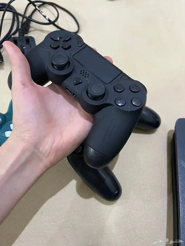 سوني 4 نظيف معه 4 يدات 2