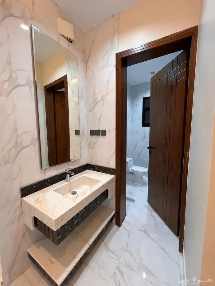 للبيع روف علوى بمدخل سياره حى النور شمال الخميس 750 الف 15