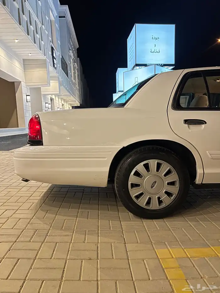 فورد فكتوريا بوليسي 23