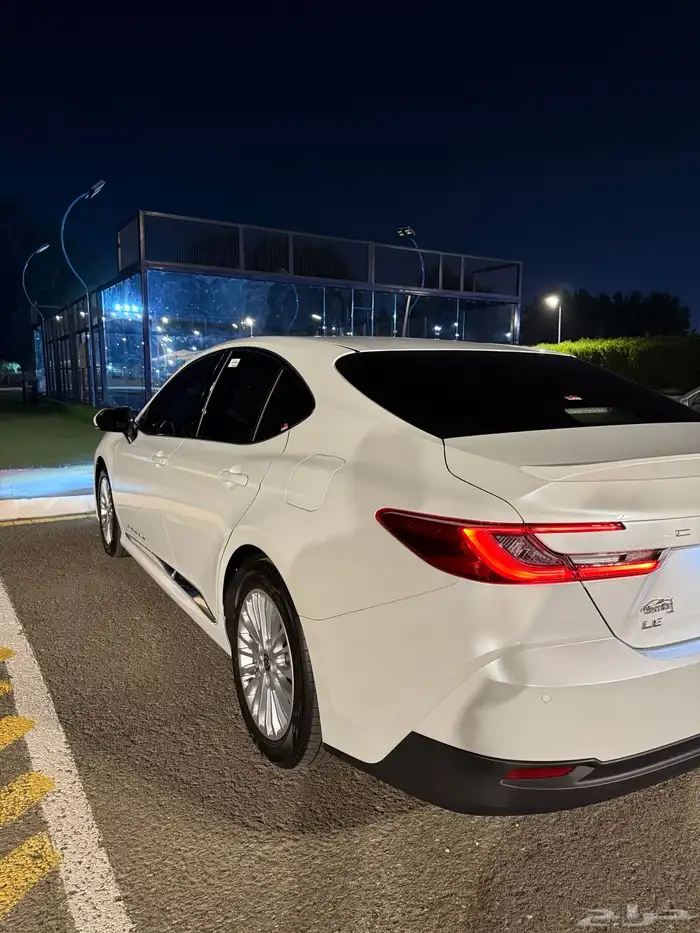 كامري 2025 ابيض لؤلؤي 5