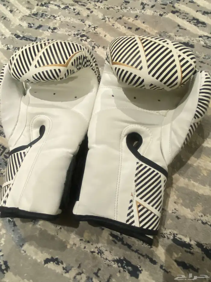 قفاز ملاكمة مقاس 12 على السوم يبدا من 50 ريال 1