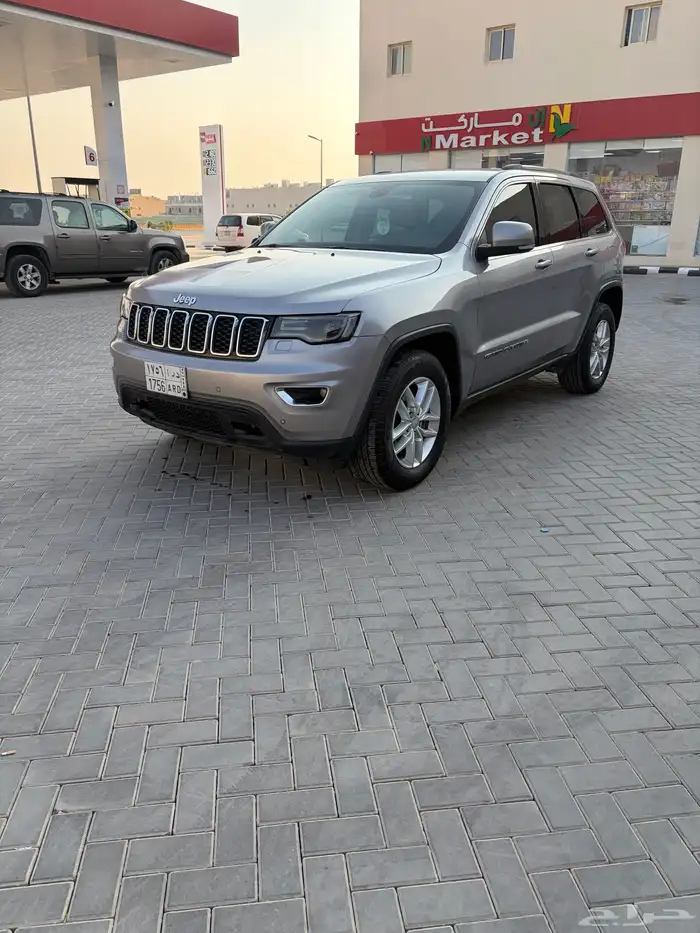 جيب جراند شروكي لاريدو 2017 للبيع كل شي وكالة 7