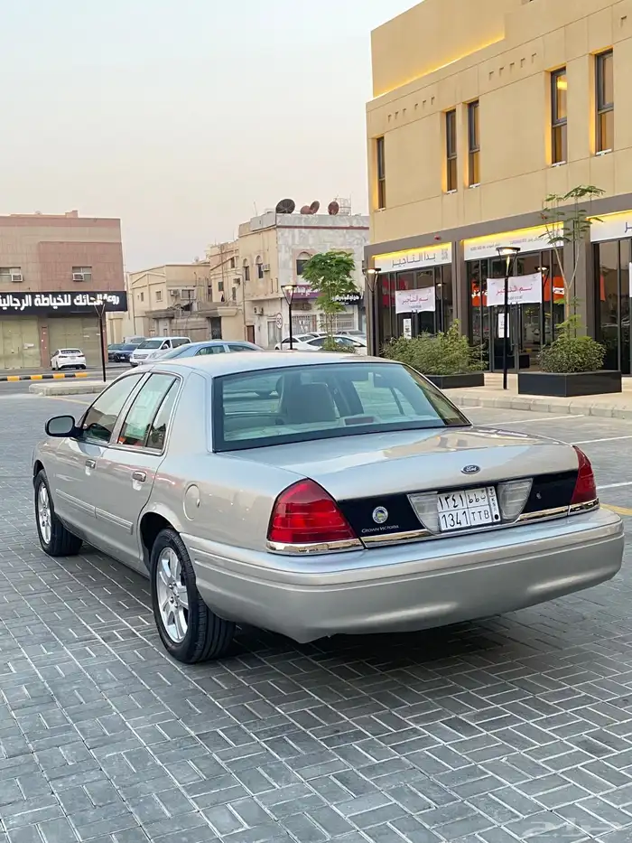 للبيع فورد فكتوريا 2011 نظيف جدا 4