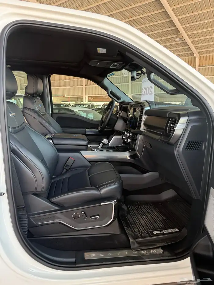 فورد F150 غمارتين بلاتينيوم فل موديل 2025 23
