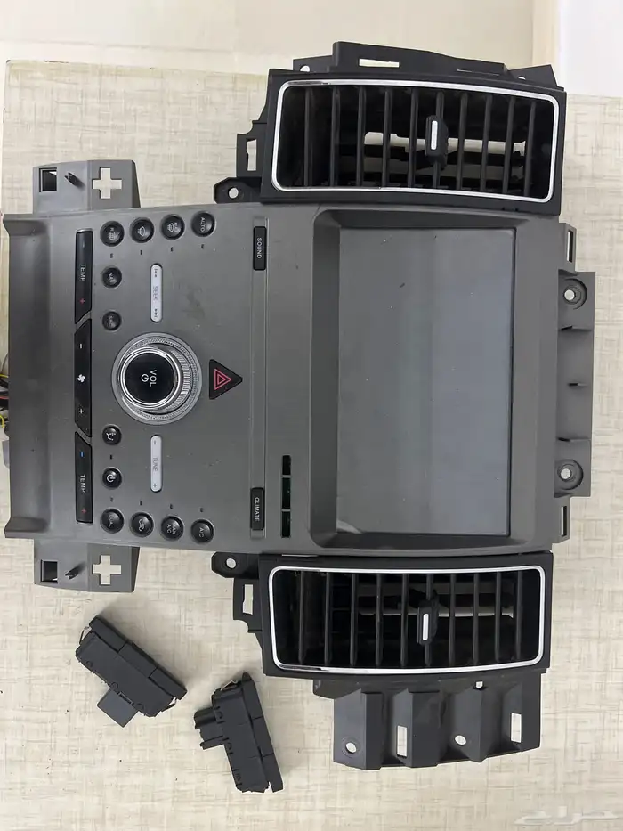 شاشة فورد تورس 2011 وريش مكيف وازرار عداد الزيت 0