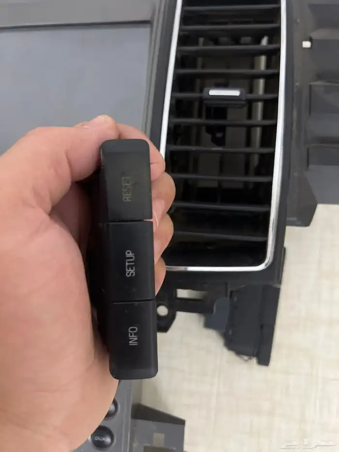 شاشة فورد تورس 2011 وريش مكيف وازرار عداد الزيت 2