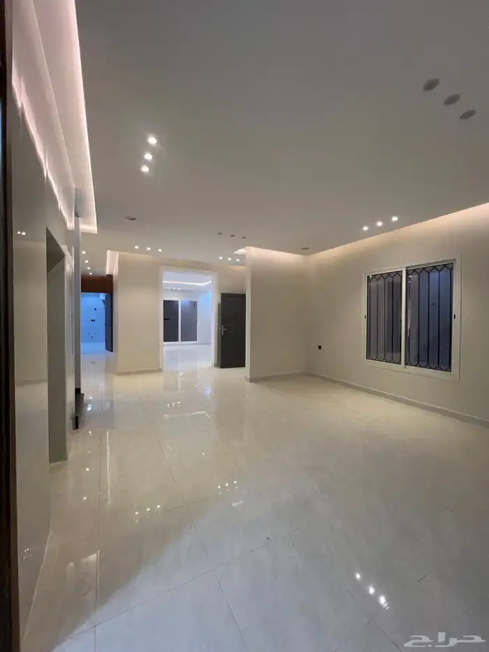 للبيع فيلا راقية دورين و ملحق احد رفيدة حي العزيزية 7