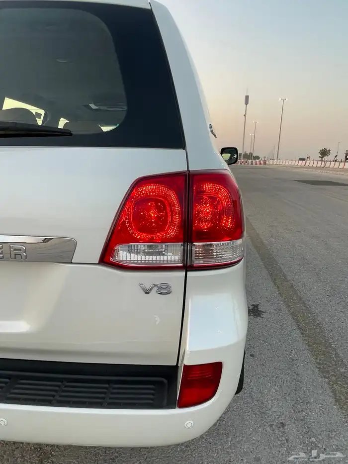 جيب لاندكروزر 10