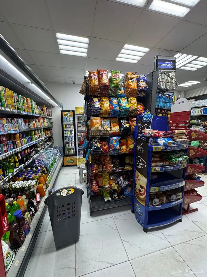 سوبر ماركت للتقبيل مع السجل مساحه 250 متر 4 فتحات 5
