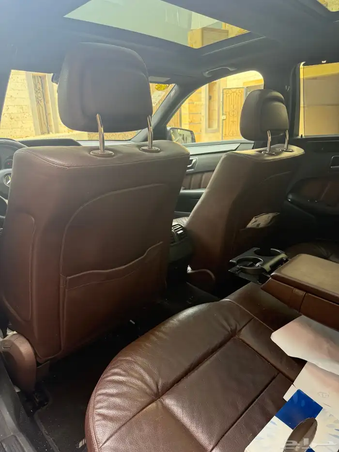 مرسيدس E300 يوجد صدمه بالخلف وتم إصلاحها 0