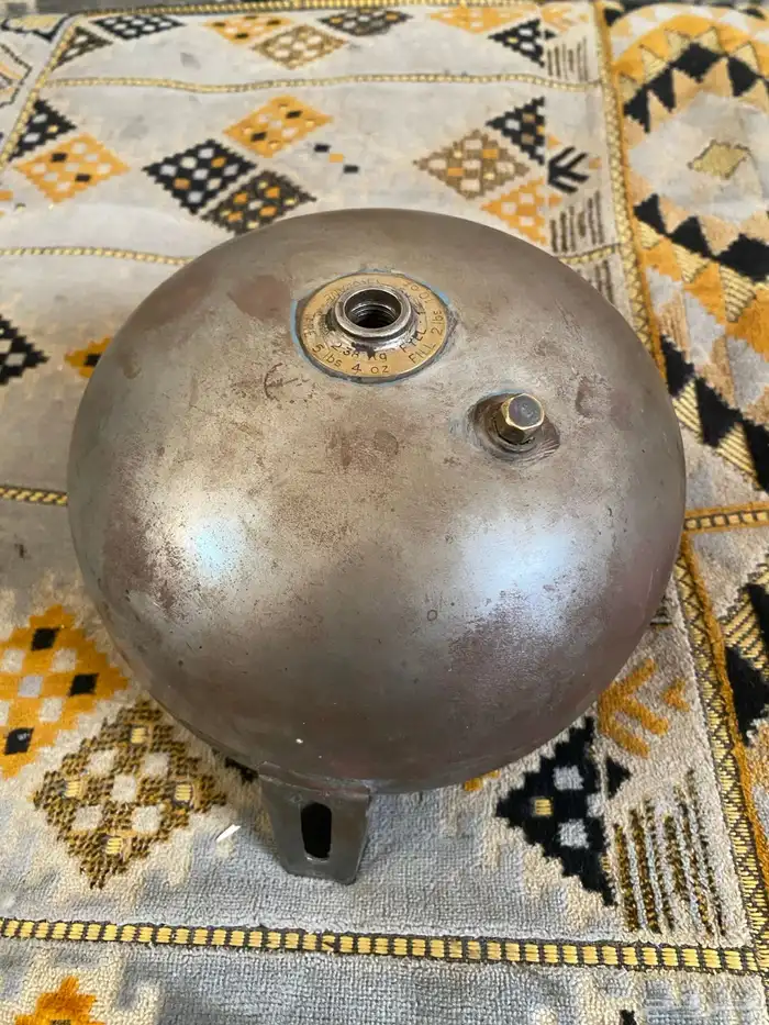 للبيع  دبة بريموس أم ثلاث رجول ثلاثه رطل  يبي له بوية 0