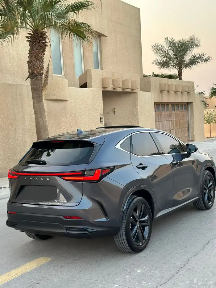 لكزس NX350h شبه جديده ماشيه 16 الف فقط بحاله الوكاله 42