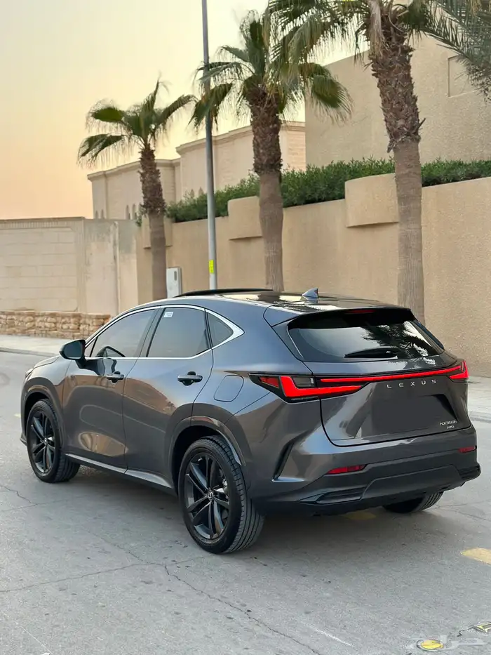 لكزس NX350h شبه جديده ماشيه 16 الف فقط بحاله الوكاله 9