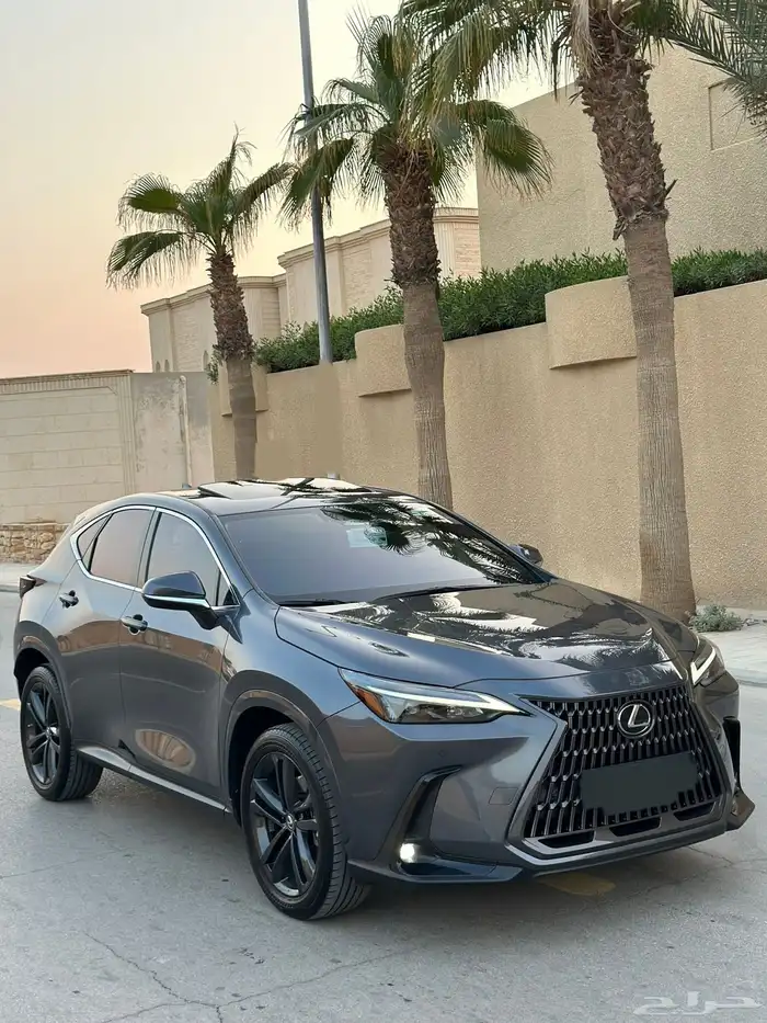 لكزس NX350h شبه جديده ماشيه 16 الف فقط بحاله الوكاله 38