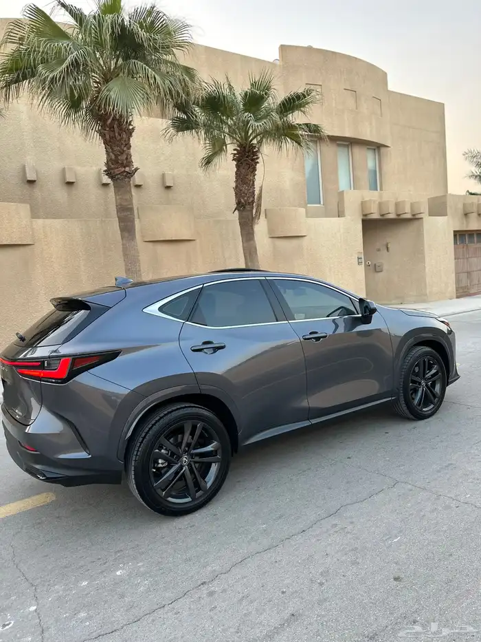لكزس NX350h شبه جديده ماشيه 16 الف فقط بحاله الوكاله 44