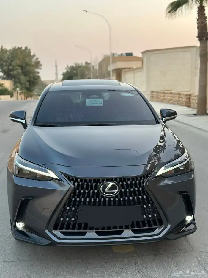 لكزس NX350h شبه جديده ماشيه 16 الف فقط بحاله الوكاله 37