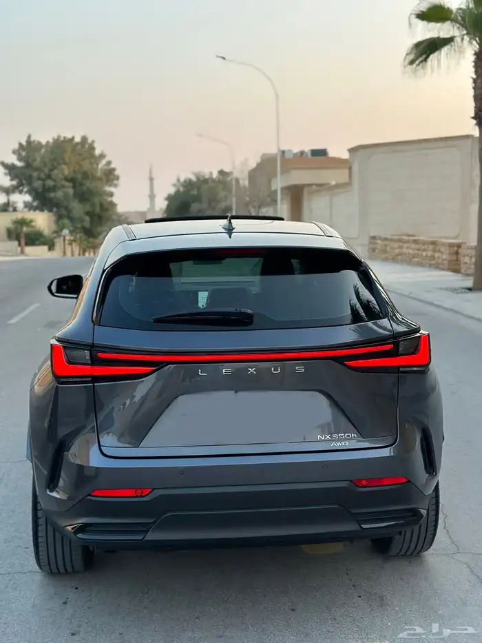 لكزس NX350h شبه جديده ماشيه 16 الف فقط بحاله الوكاله 6