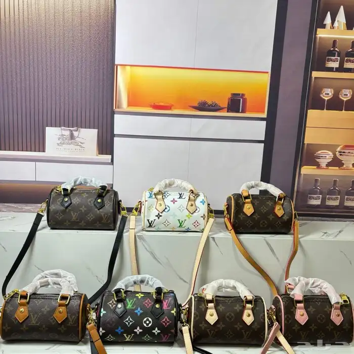 شنط ماركات كمية (جملة وتجزئة) أسعار حرق... (90-180) ريال... 7