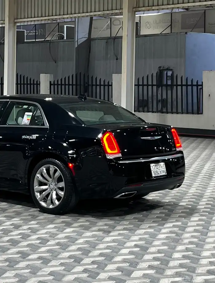 كرايزلر 300 ليميتد 2018 4