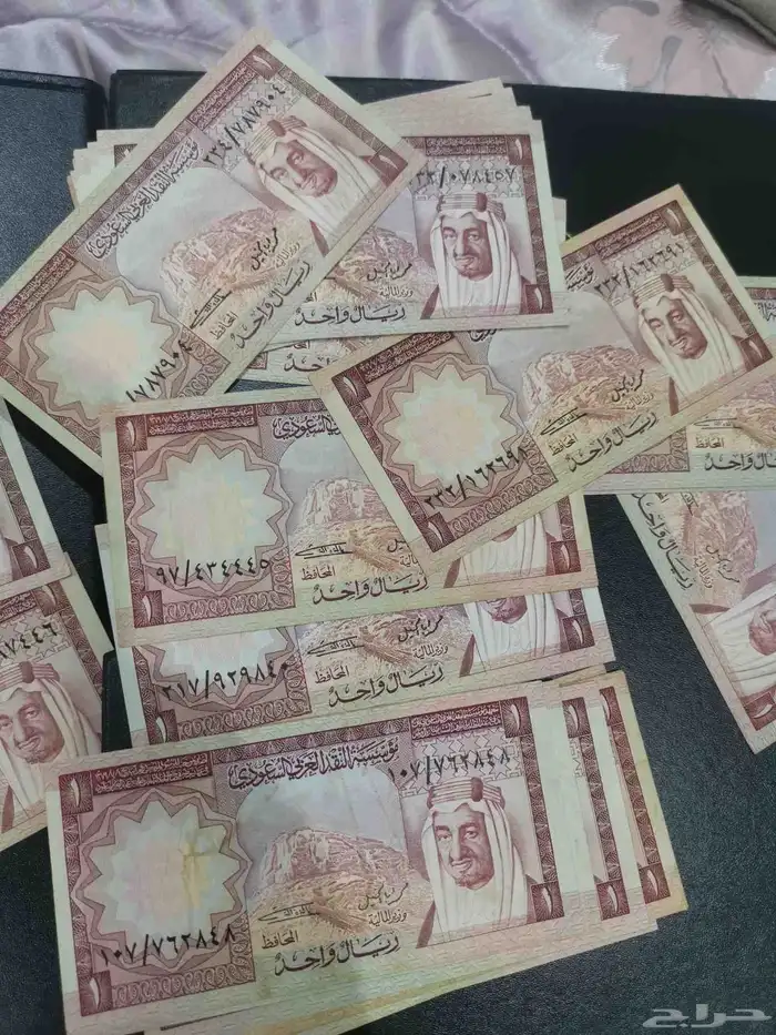 عملات الملك خالد وفيصل وخالد نظيفه مره الموقع الأحسا و 1