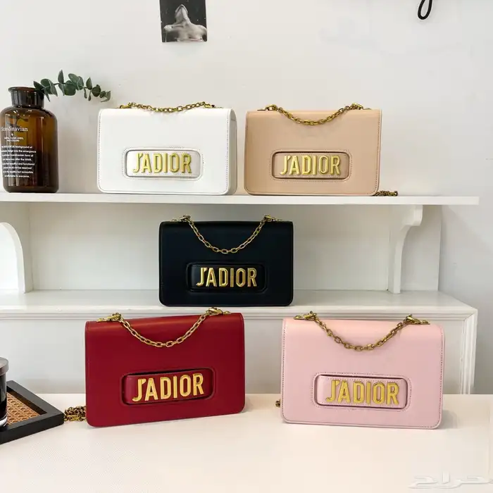 شنط ماركات كمية (جملة وتجزئة) أسعار حرق... (90-180) ريال... 0