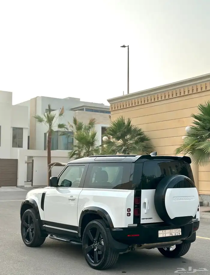 لاند روفر ديفندر 2023 4