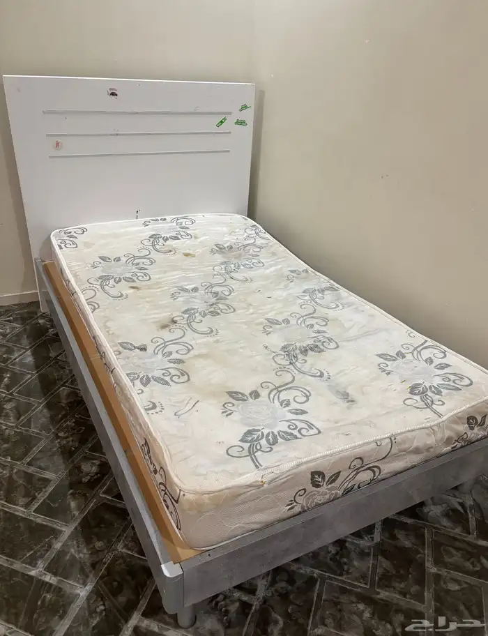 سرير للبيع بيشه 1