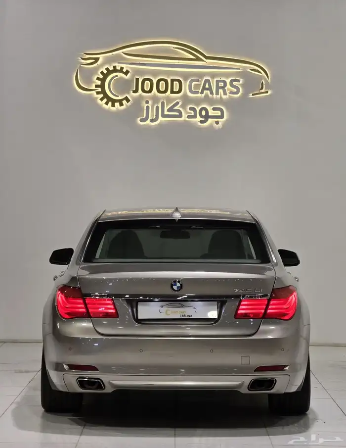 بي ام دبليو 740Li موديل 2011 بحالة ممتازة 2
