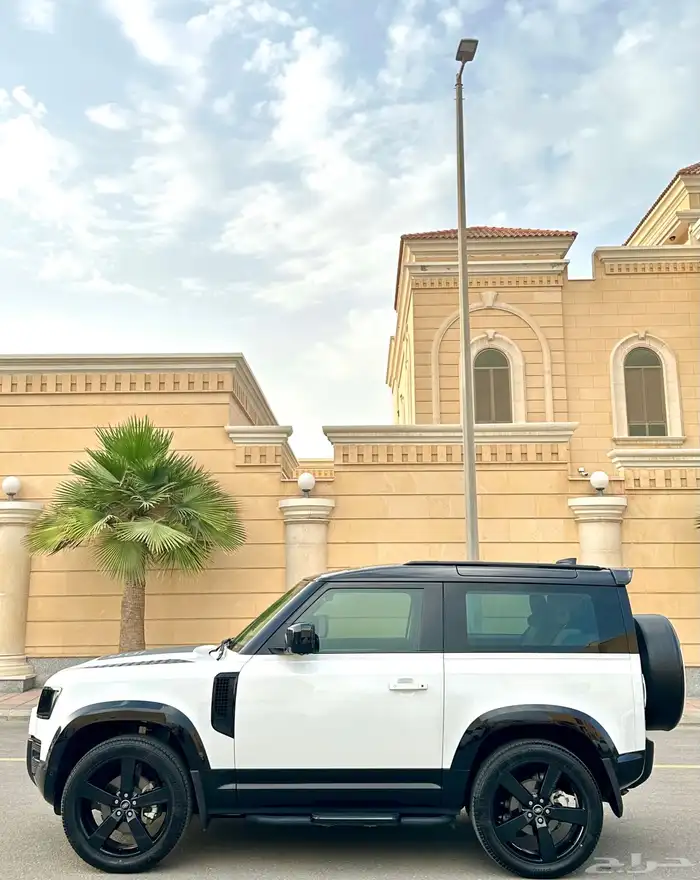 لاند روفر ديفندر 2023 3